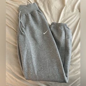 GRAY NIKE SWEATPANTS NWT